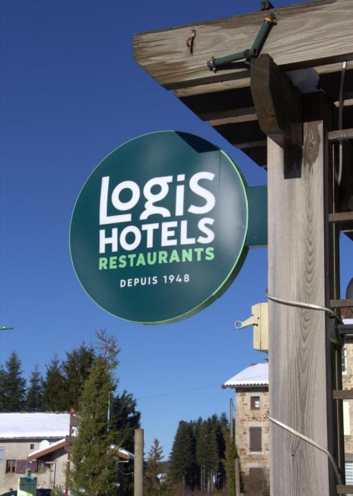 Chambon-sur-Dolore Hotel | Hotel Restaurant La Clairiere