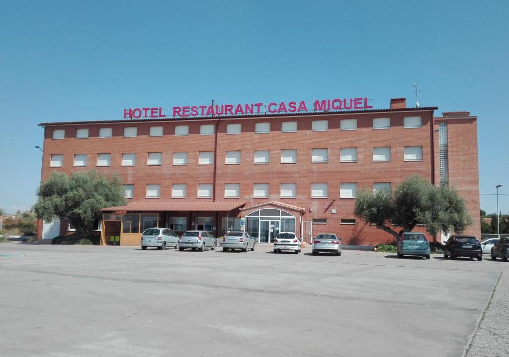 Alcarras Hotel | Hotel Restaurant Casa Miquel