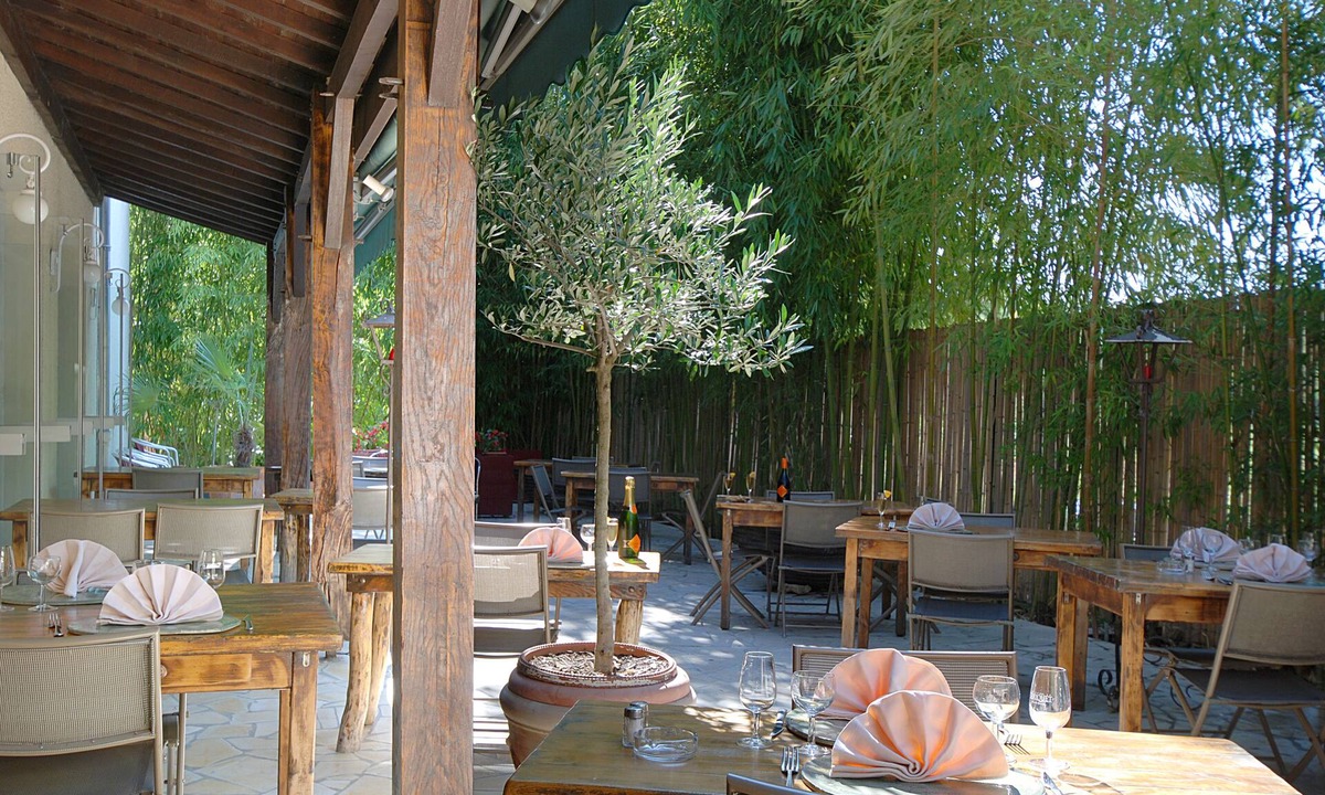 Castera-Verduzan Hotel | Hotel Restaurant des Thermes