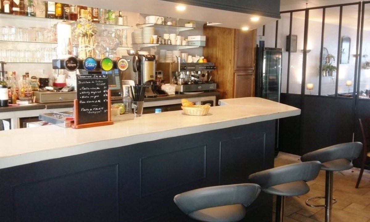 Les Portes-en-Re Hotel | Hotel Restaurant L'Emeraude