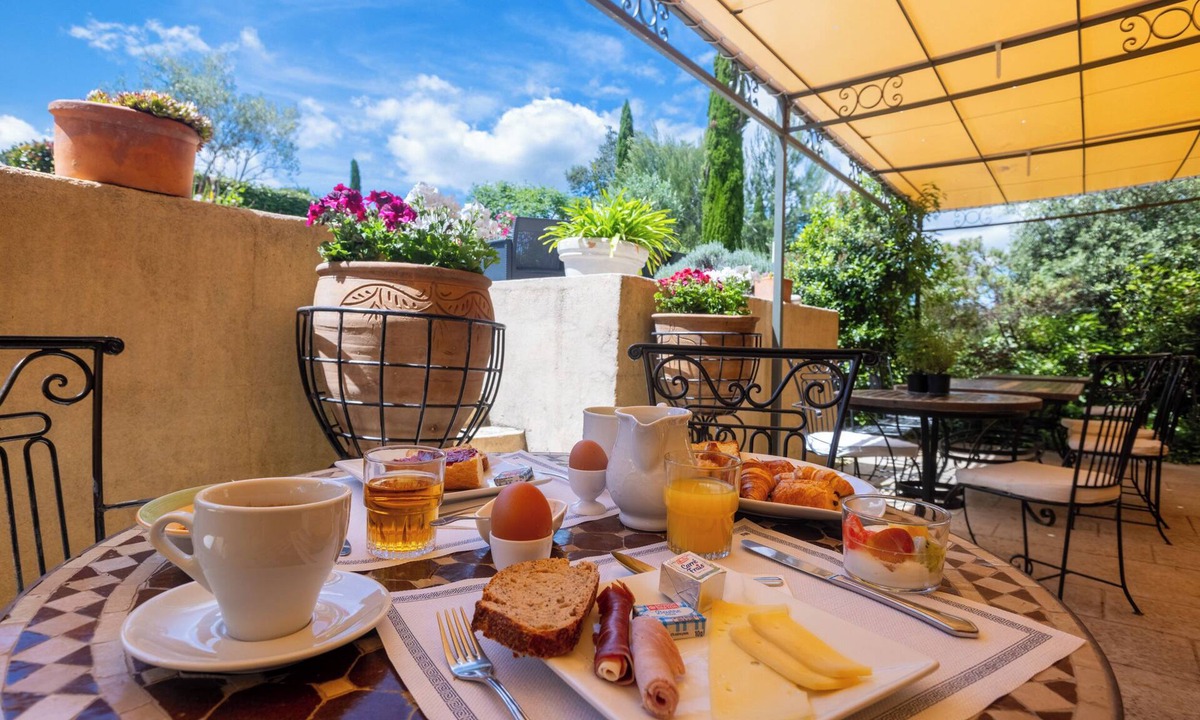 Collias Hotel | Hotel Restaurant Le Gardon - Pont du Gard