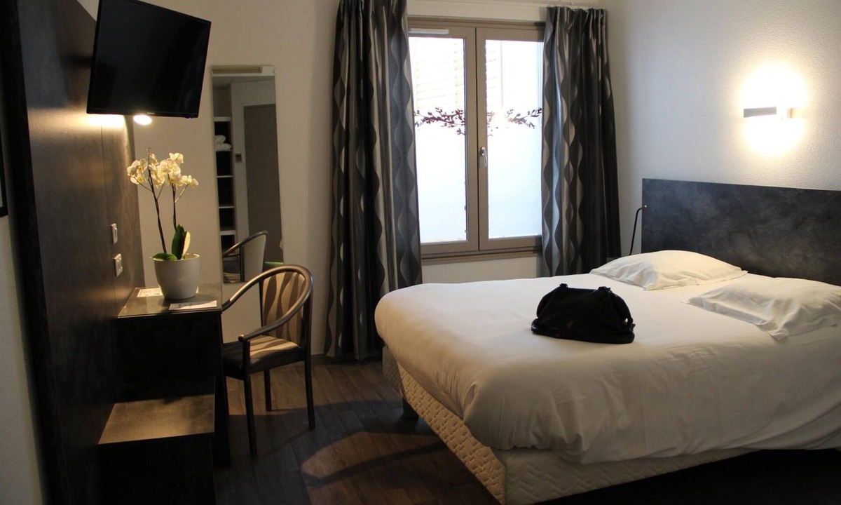 Valence Hotel | Hotel Restaurant Le Tout Va Bien