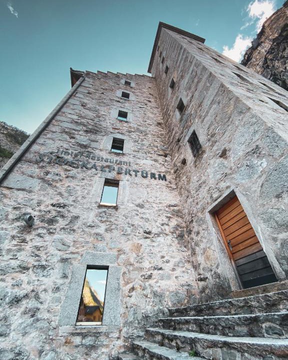 Gondo Hotel | Hotel Restaurant Stockalperturm