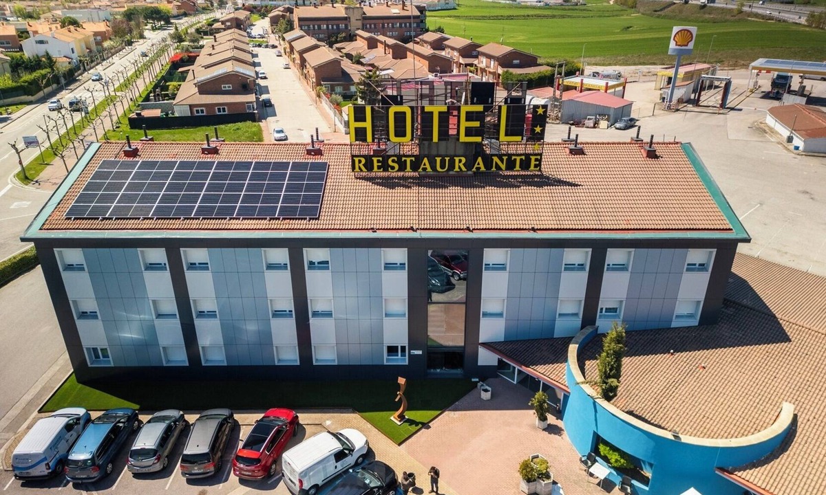 Villagonzalo Pedernales Hotel | Hotel Rey Arturo Burgos