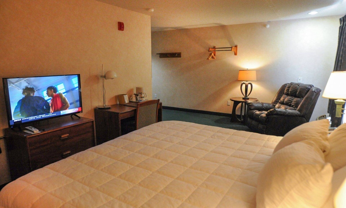 Yuma County Hotel | Hotel room with ONE KING BED