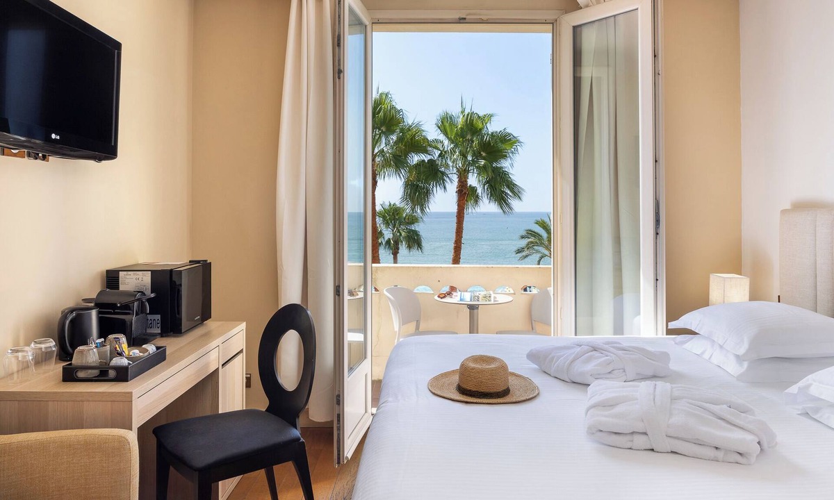 Cros-de-Cagnes Hotel | Hotel Royalmar