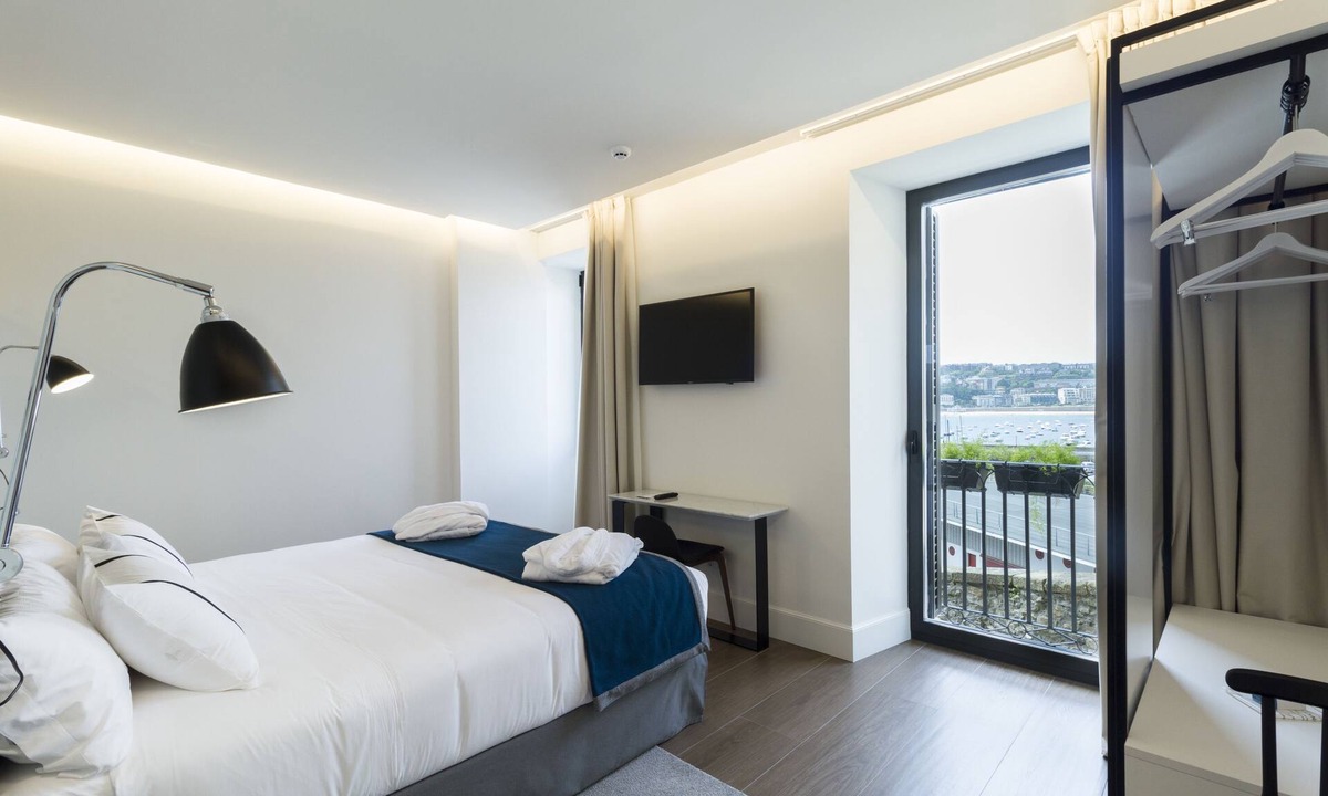 Old Town Hotel | Hotel SANSEbay