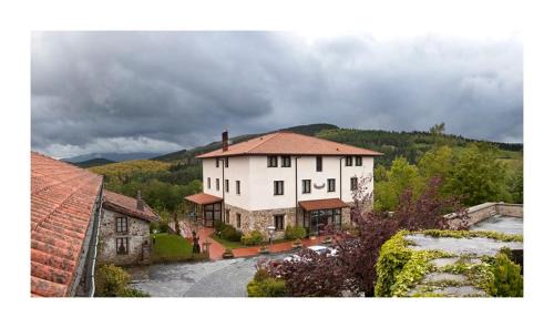 Urquiola Hotel | Hotel Santuario Urkiola - Lagunetxea
