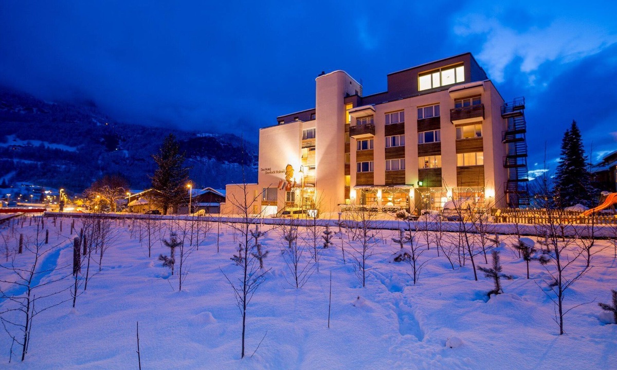Martisberg Hotel | Hotel Sherlock Holmes "nur 200 m zur Gondelbahn Hasliberg"