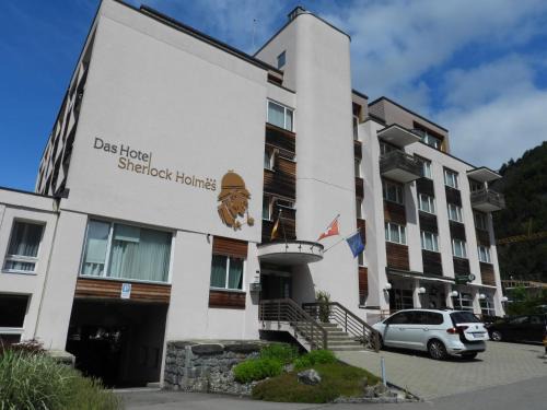 Martisberg Hotel | Hotel Sherlock Holmes "nur 200 m zur Gondelbahn Hasliberg"