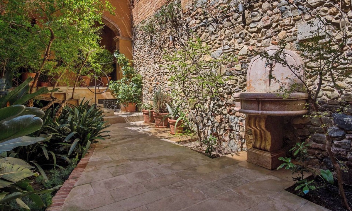 Montbrio del Camp Hotel | Hotel Suites Sant Jordi