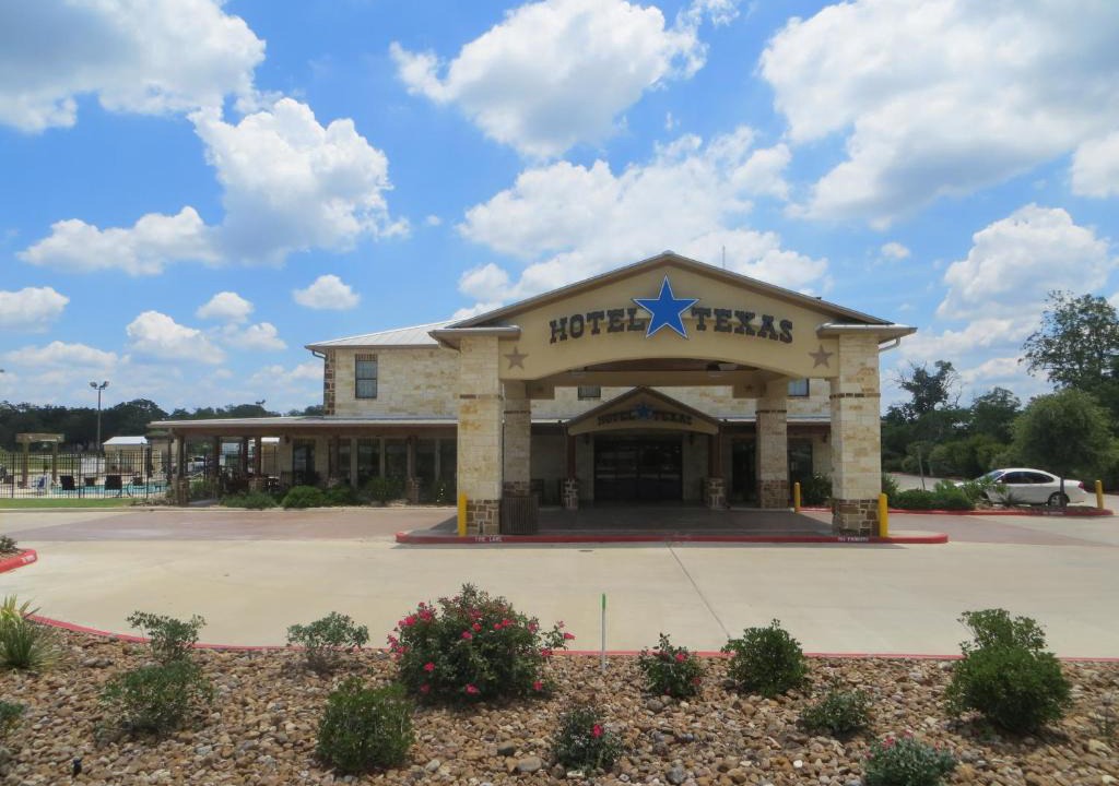 Hallettsville Hotel | Hotel Texas Hallettsville