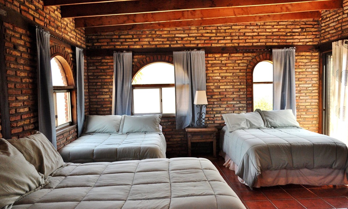 Ensenada Hotel | Hotel that accommodates 6 people