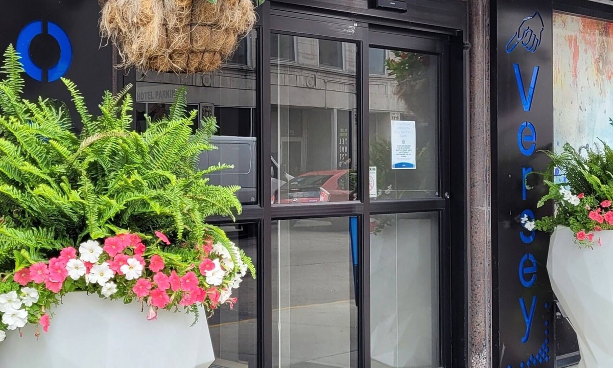 Lake View East Hotel | Hotel Versey Chicago Lincoln Park