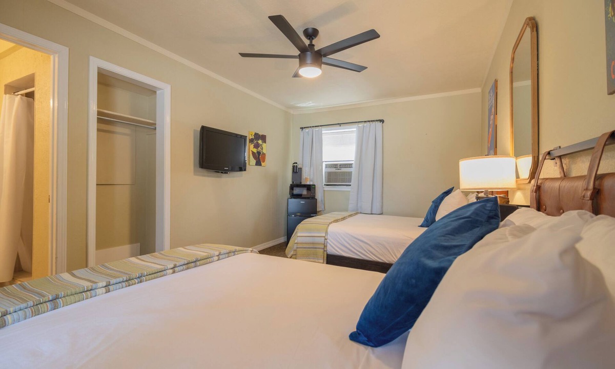 Yellville Hotel | Hotel w/Gorgeous Views, Pool, Firepit: 2Full