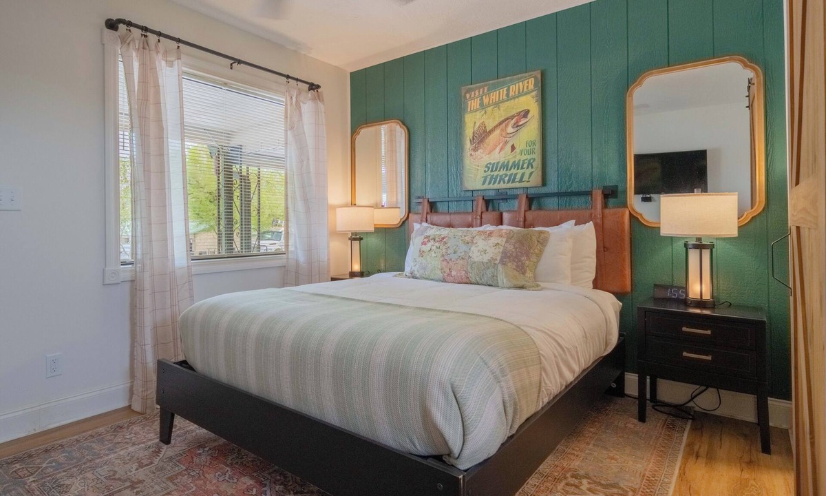 Yellville Hotel | Hotel w/Gorgeous Views, Pool, Firepit: Queen
