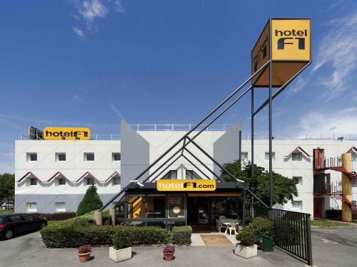 Pontarlier Hotel | hotelF1 Pontarlier