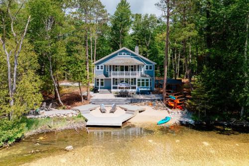 Glen Arbor House | Hottub After Dune Delight 5BR Home River Kayaks Beaches