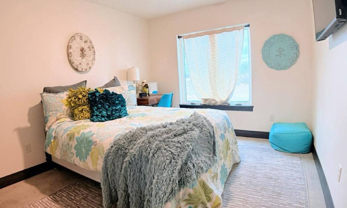 Renner Apartment | Hottub | Covered Patio| Modern Rustic 2BD Retreat