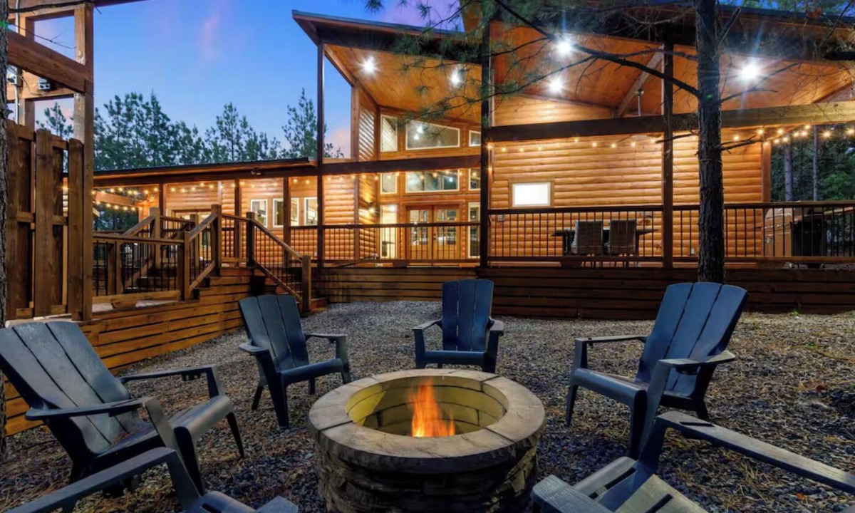 Broken Bow Cabin | HotTub/FirePit/GameRm/Deck/ForestViews/3 King Beds