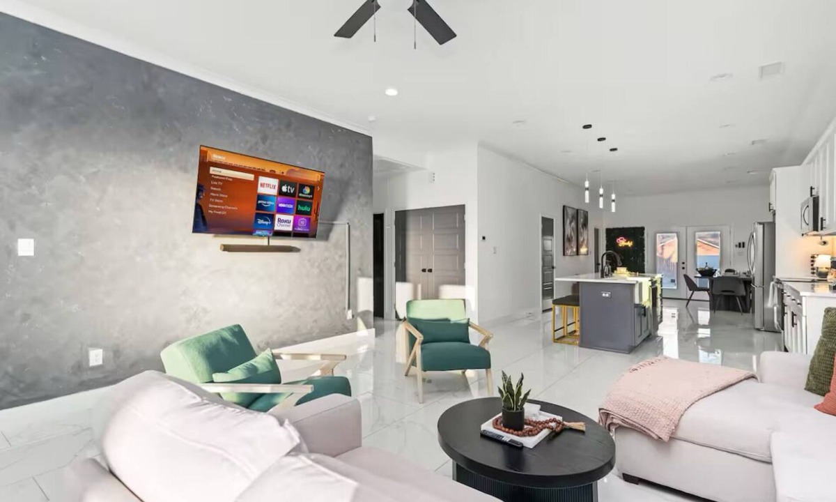 Dallas House | Hottub + Putting Green Oasis 12 to Downtown