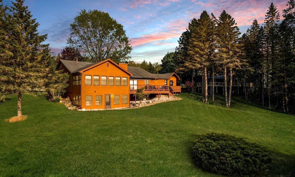 Bellaire House | HotTub|Sauna|Pool Pass|Games|FirePit|Pets|Family