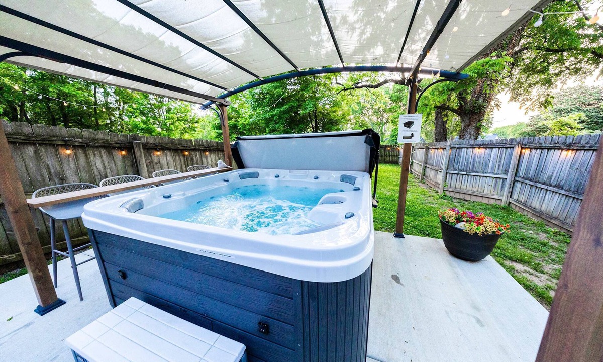 Inglewood Condo | HotTUBOasis-PATIO-Arcade-NEAR Dwtn- Parking!
