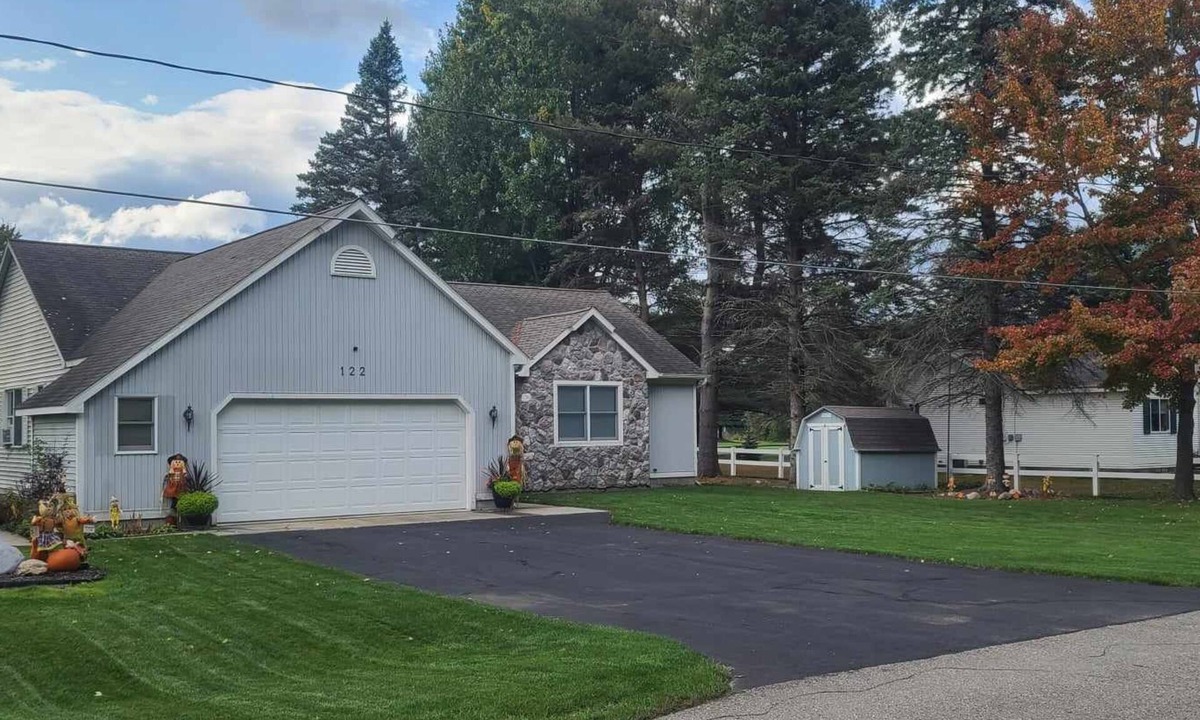 Prudenville House | Houghton Haven Lake access or Golf fun