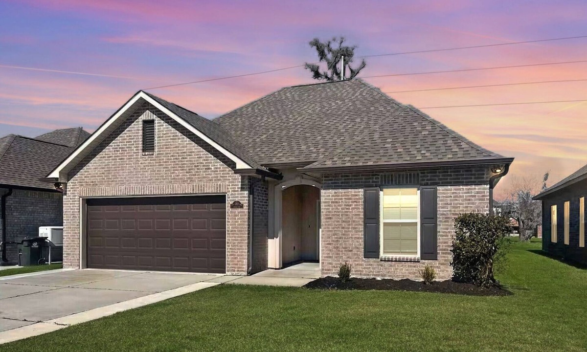 Houma House | Houma Way From Home with Arcade & EV Charger