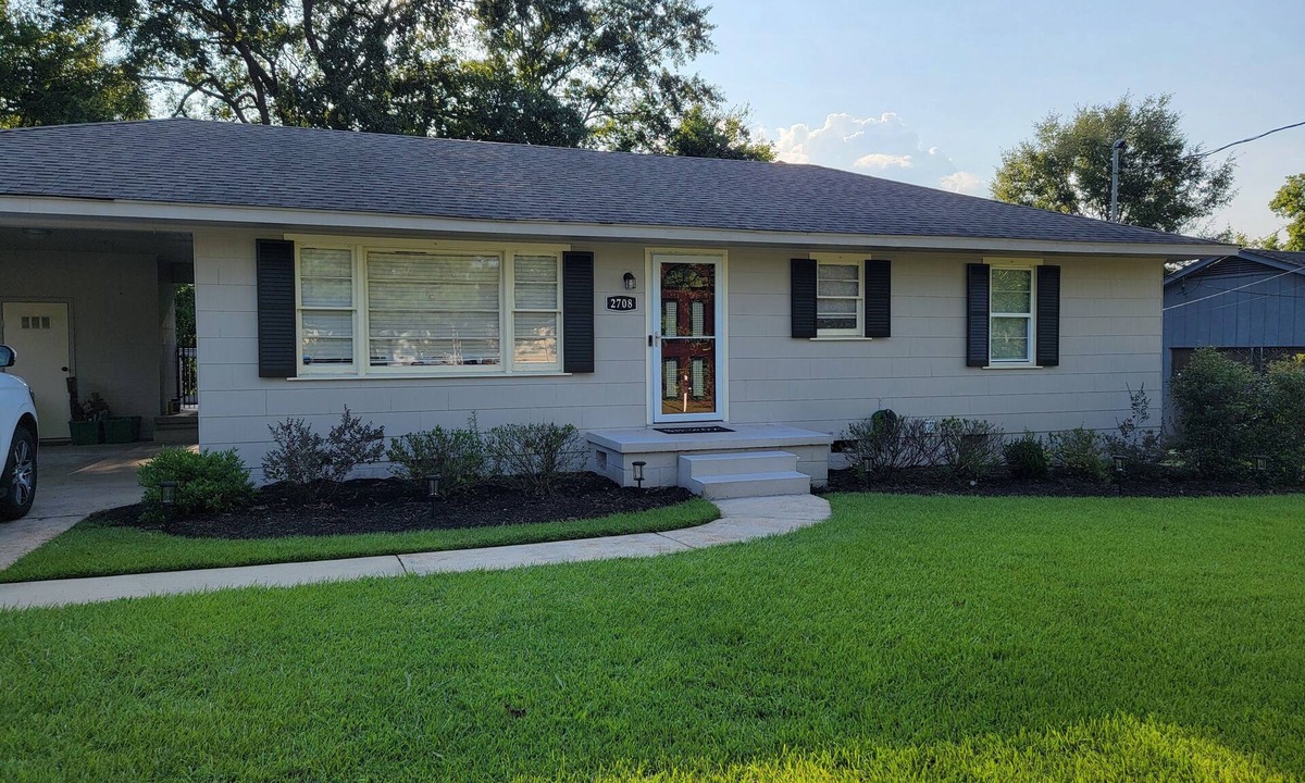Northport House | Houndstooth Hideaway - Minutes to UA & Bryant Denny - Quiet, Stylish Home