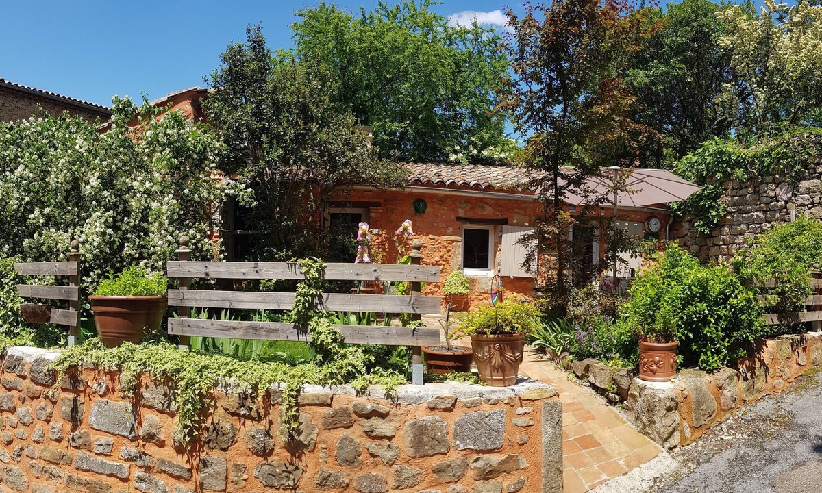 Saint-Florent-sur-Auzonnet Cottage | House with character
