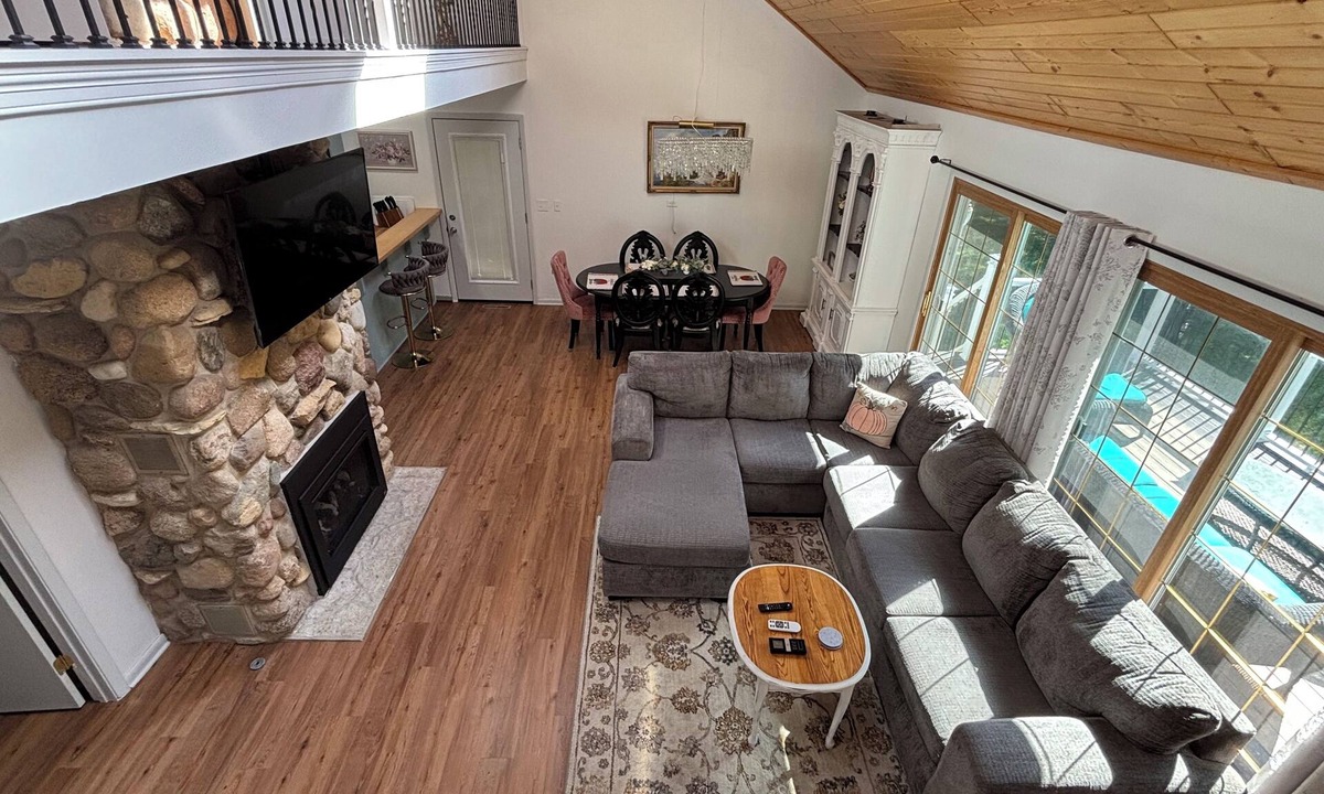 Honey Creek House | House - 1 minute to Alpine Valley Ski Hill. 5 acres with fireplace
