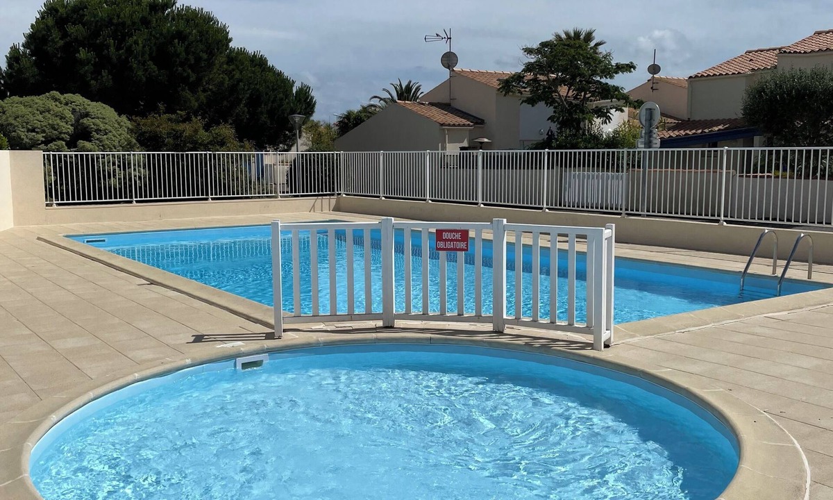 Saint-Denis-d'Oleron Cabin | House 200 m from the beach with shared pool