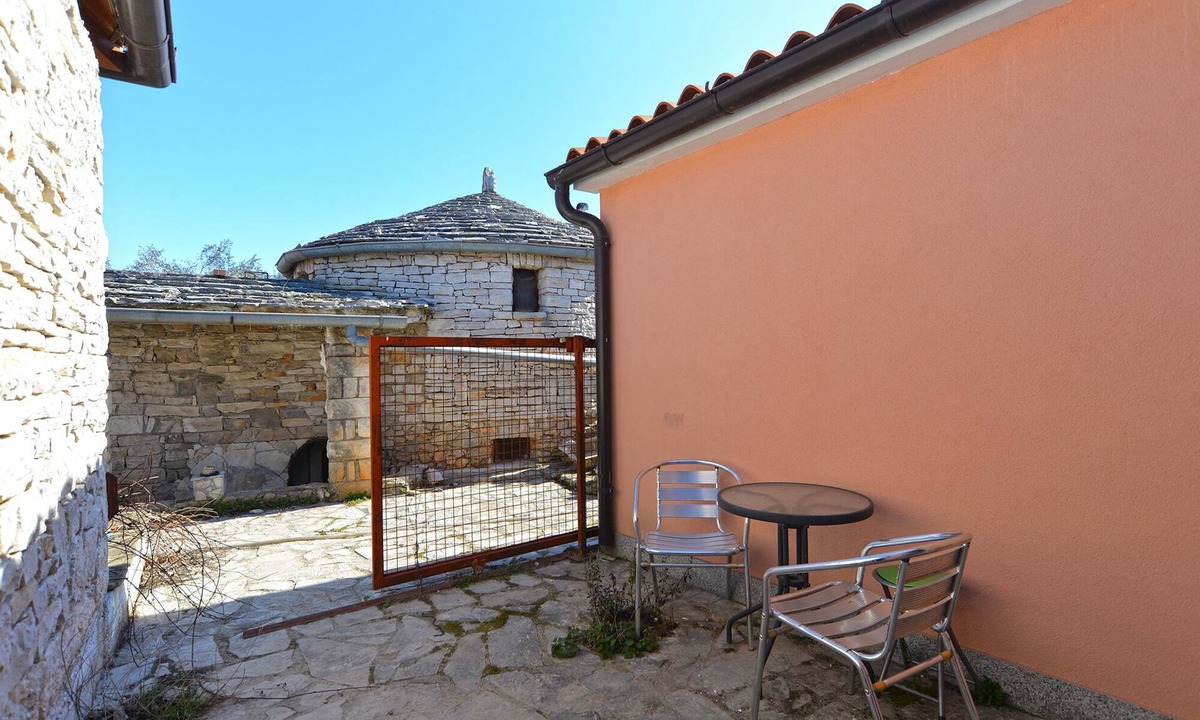 Pula House | House 2137/48684 (Istria - Stinjan), 700m from the beach