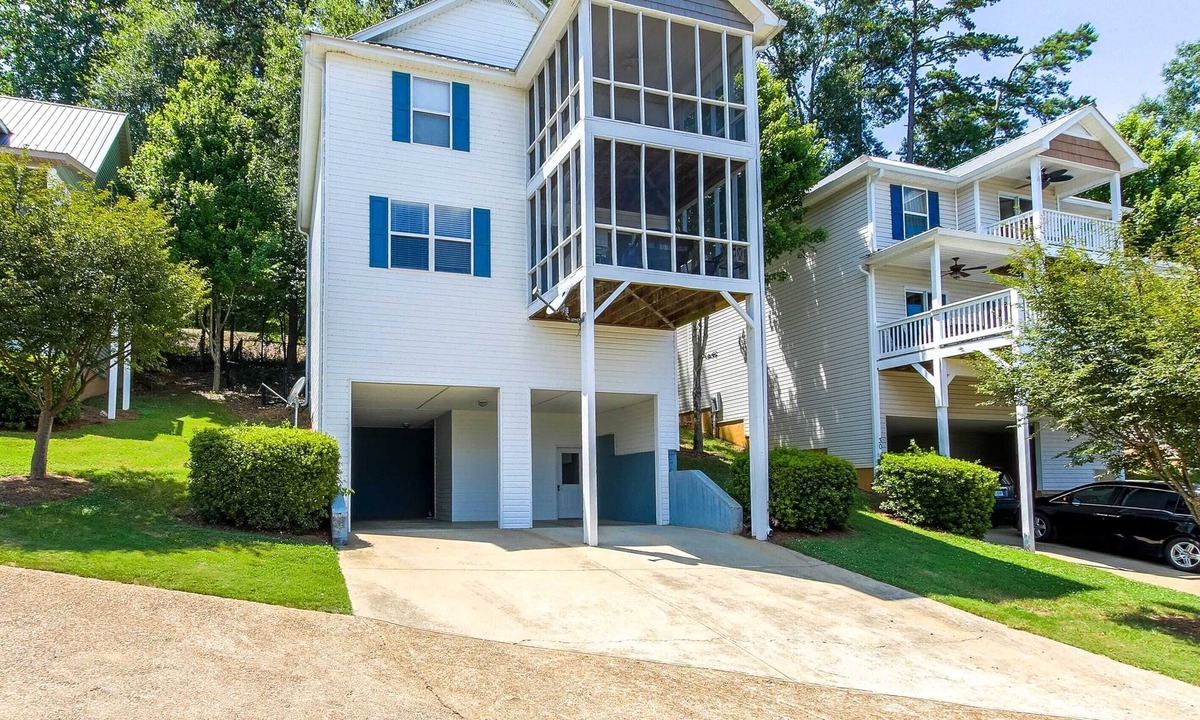 Leesburg House | House # 29 -Castaway (Pet Friendly)