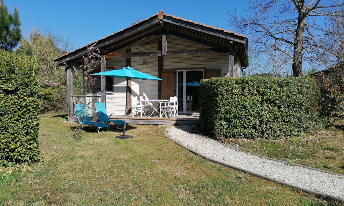 Parentis-en-Born House | House 4 pers. in residence with swimming pools, wifi