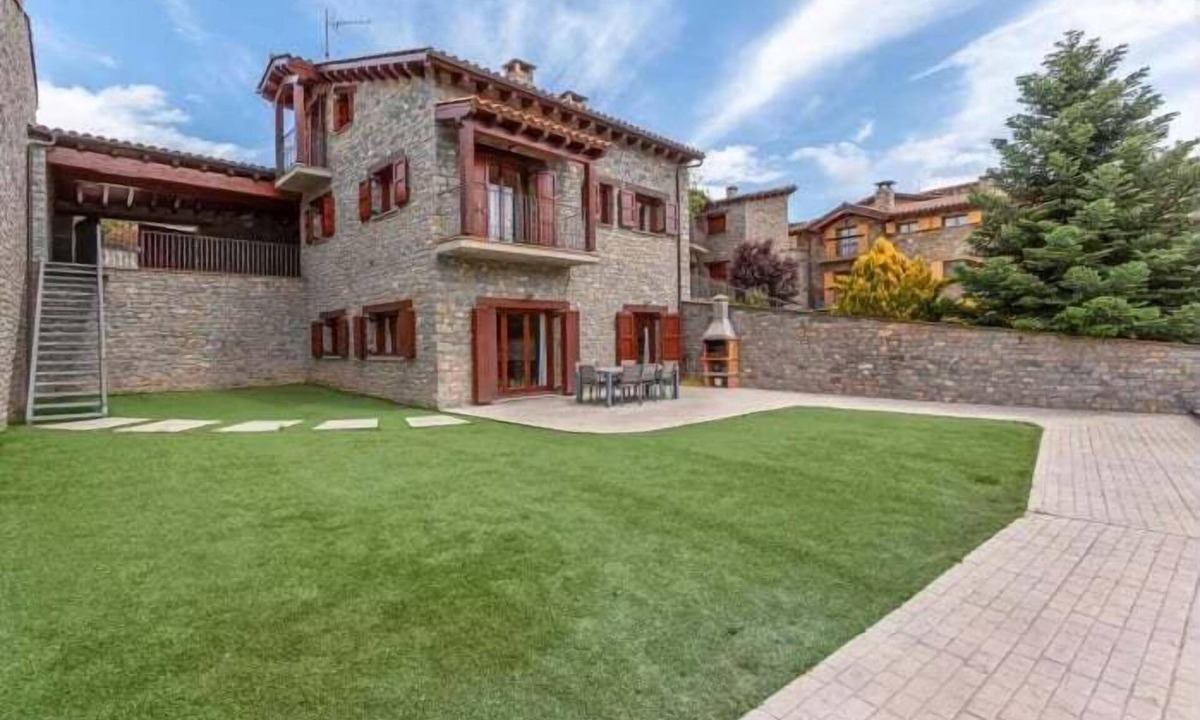 Montella House | House 4 rooms 10 Pax, Fireplace, BBQ & Cadí Views
