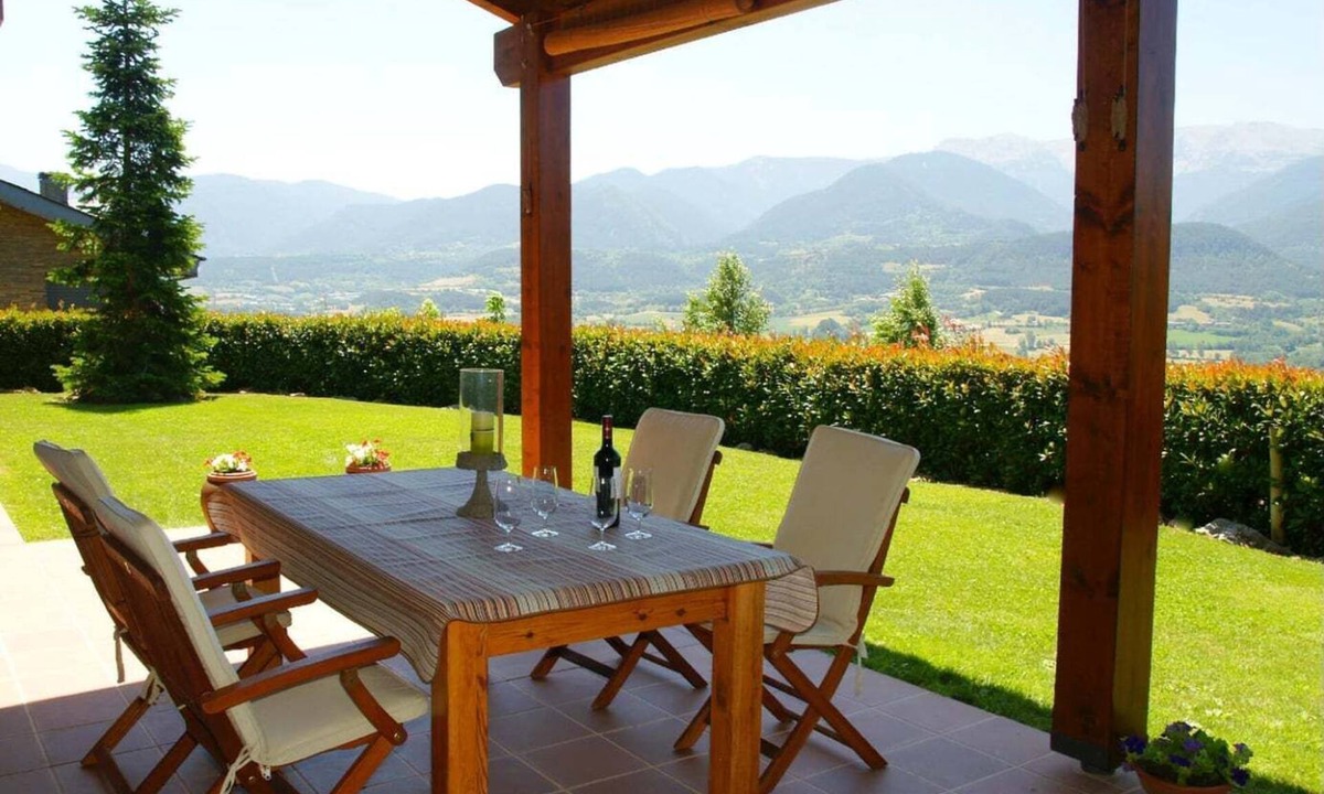 Prullans House | House 5 rooms 10 Pax, Fireplace, Garden, Cadí Views & Wi-Fi