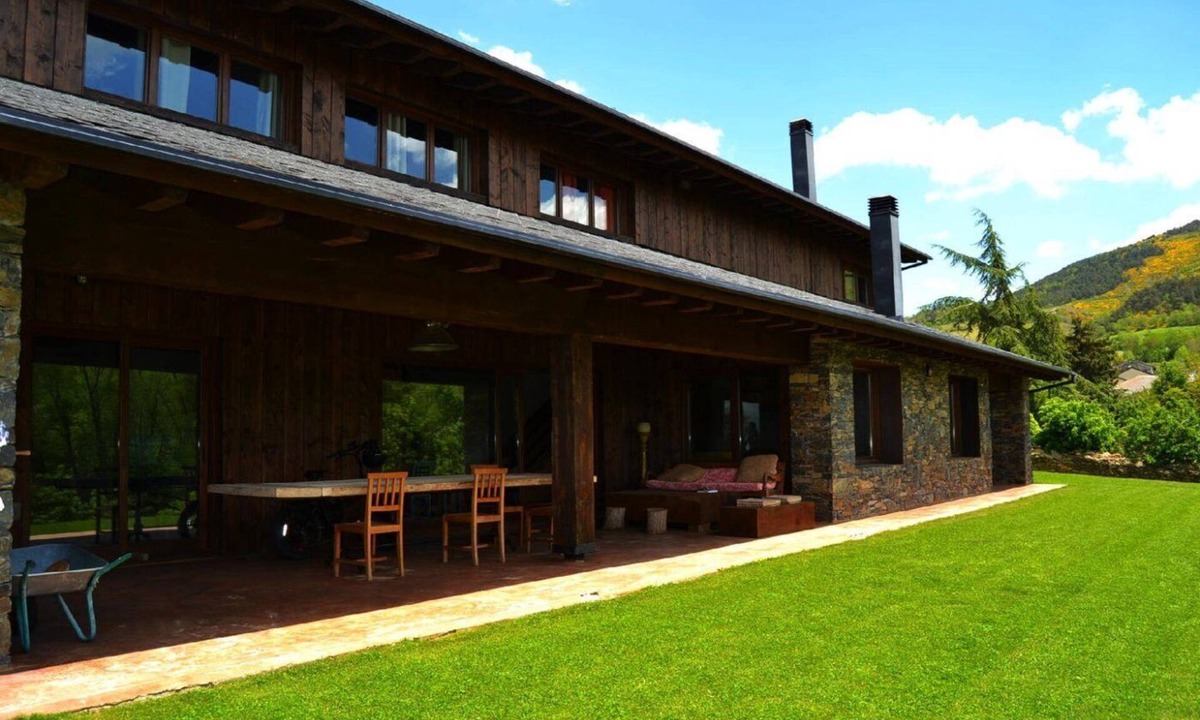 Nahuja House | House 5 rooms 12 Pax, Fireplace and Garden BBQ