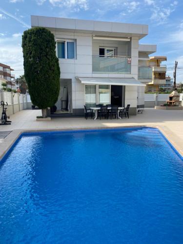 Cunit House | House 50meters from the beach
