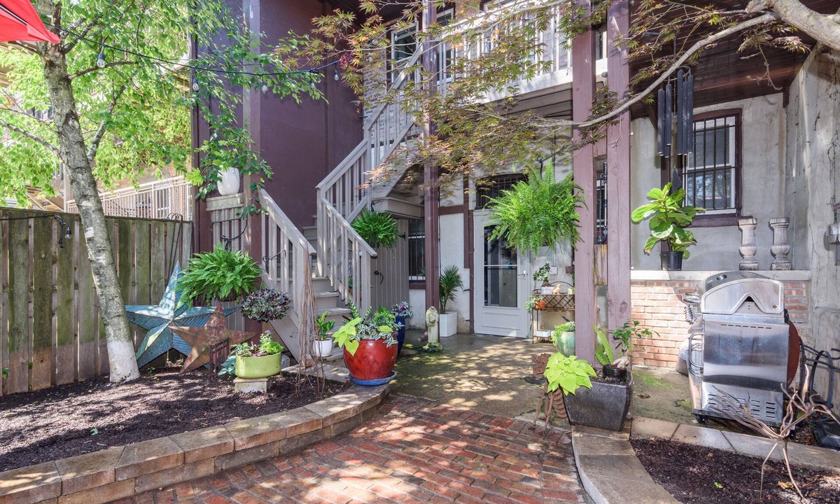 Magnolia Glen Bed & Breakfast | House 5863 - Chicago Bed and Breakfast