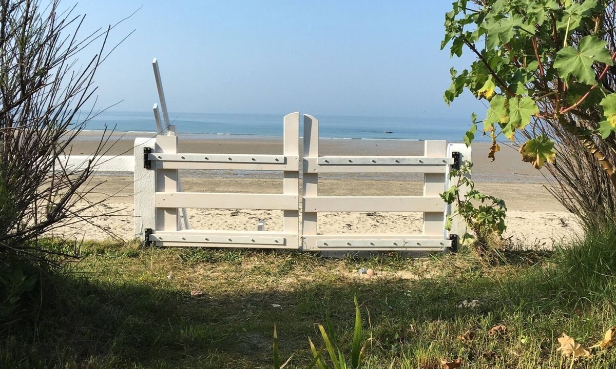 Urville-Nacqueville House | house 6 pers direct beach