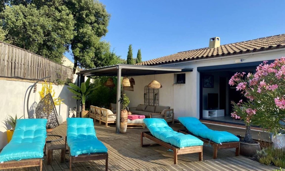 Pouzilhac House | House 6 persons between vineyards and garrigues
