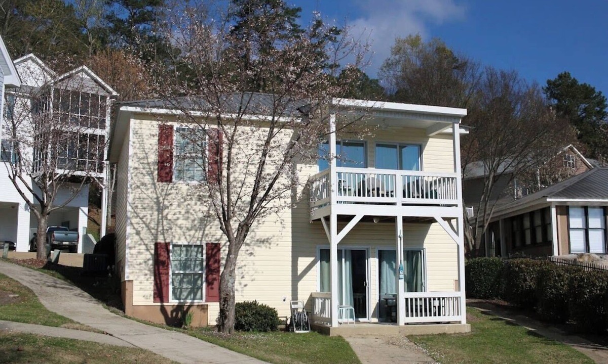 Leesburg House | House #61 Teal We Meet Again (Pet Friendly)