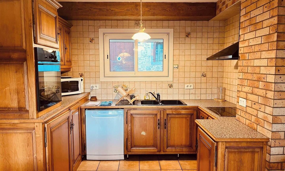 Laroquebrou House | House 6pers on the waterfront, terrace, parking