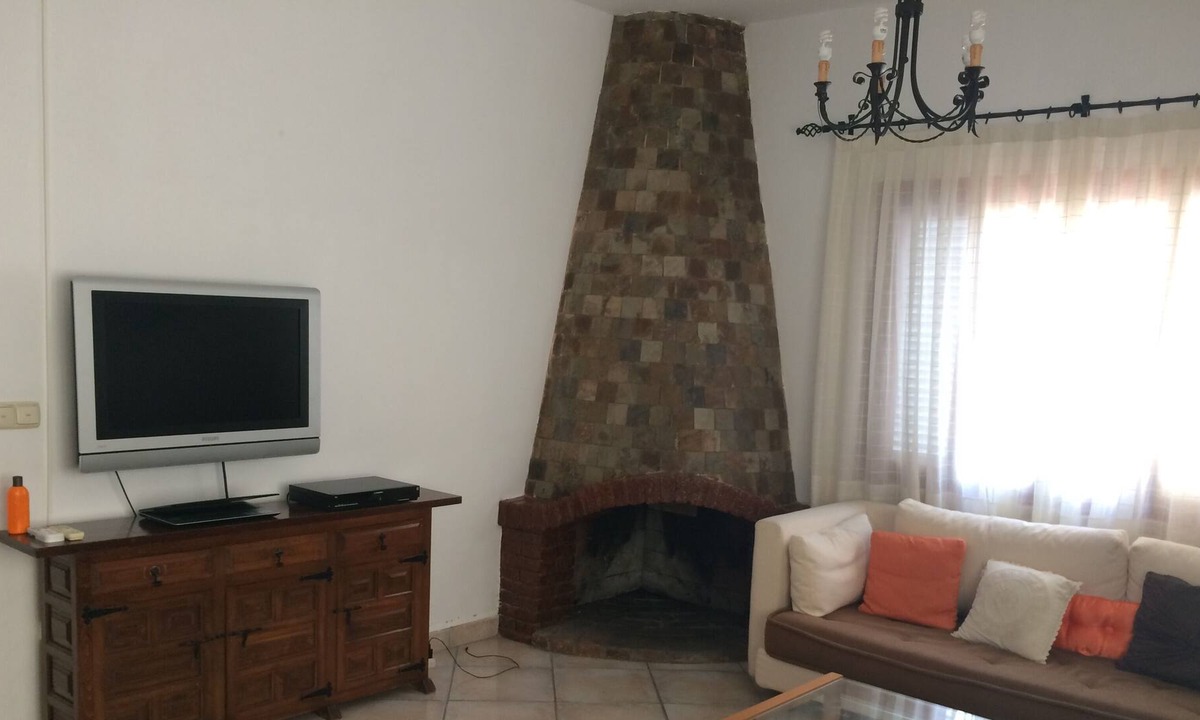 Cabo Roig Ski Chalet | House 70 meters from the beach. Large, comfortable, with garden, parking and barbecue