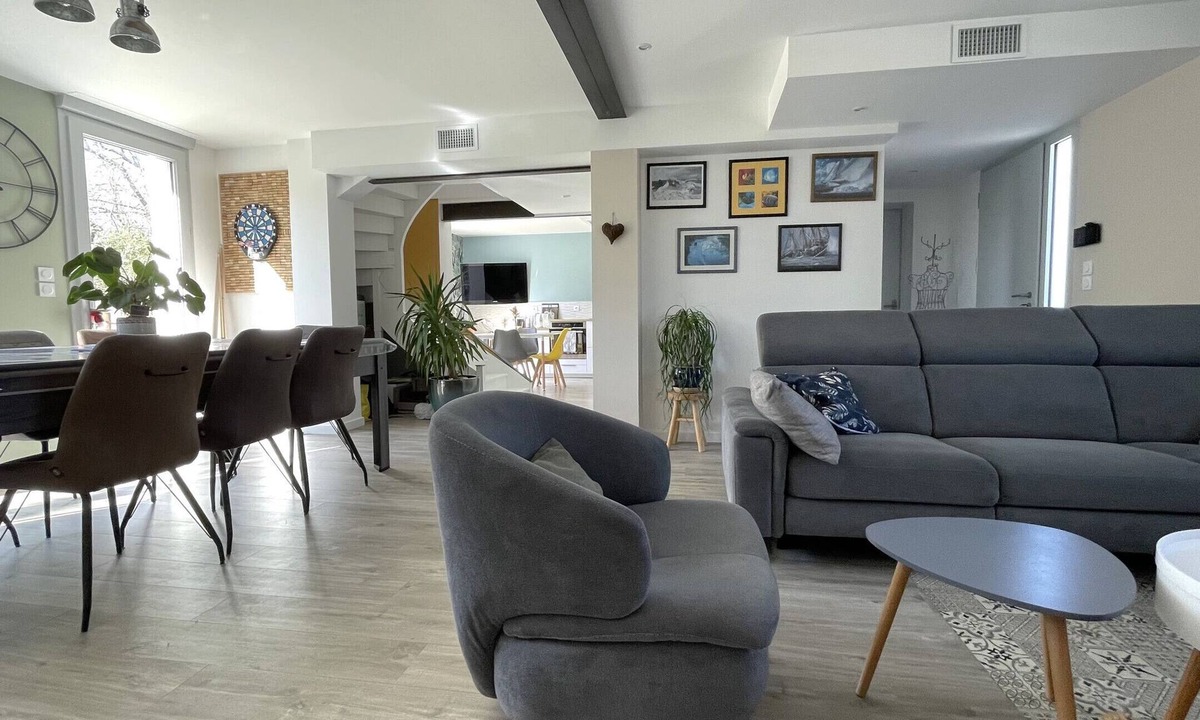 Le Cormier House | House 8 adults and 2 children, beach 300m away