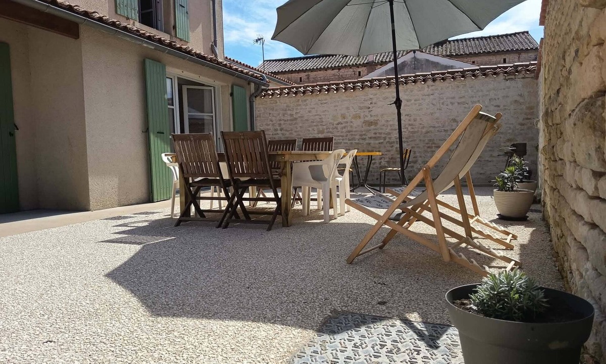 Nieul-sur-l'Autise House | House - 8 people - air conditioning - marais poitevin