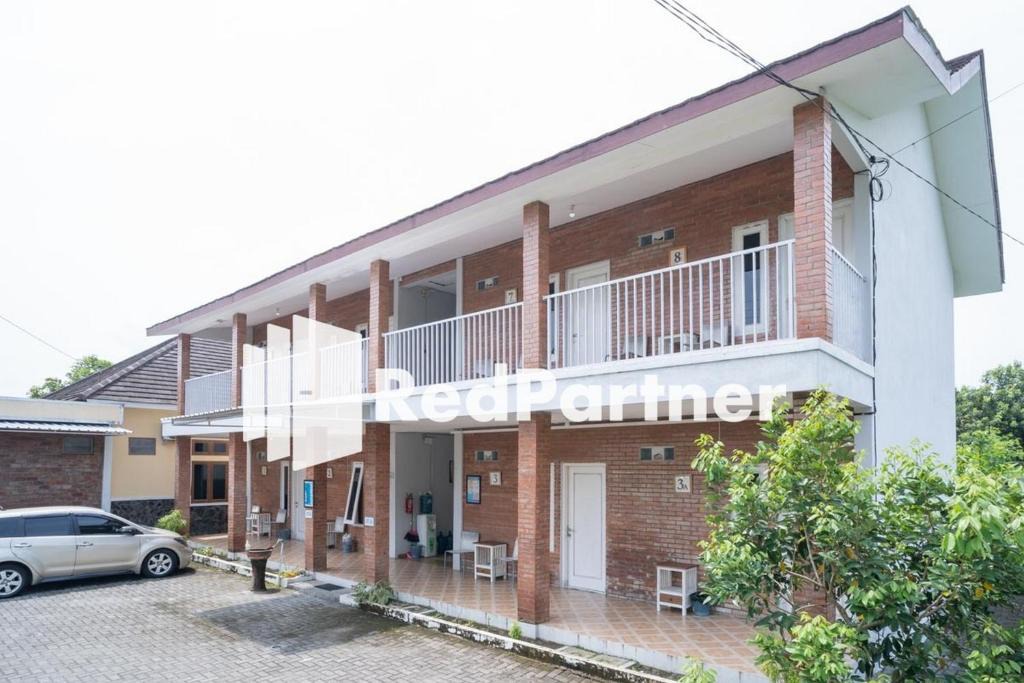Sleman Hotel | House Acasia Syariah near Universitas Aisyiah Yogyakarta Mitra RedDoorz