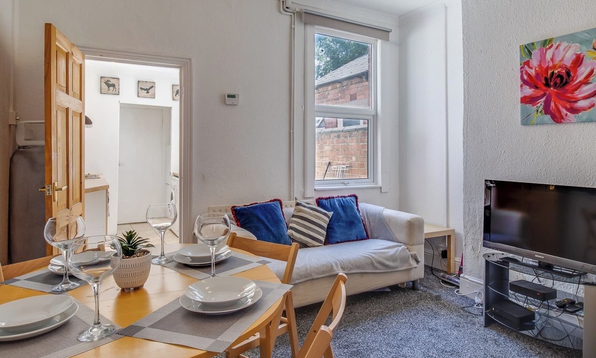 Coventry Apartment | House Accommodation - Coventry Free Parking